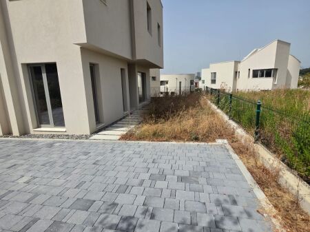 Green Valley, Liqeni Thate Shesim Vile te Bashkangjitur…