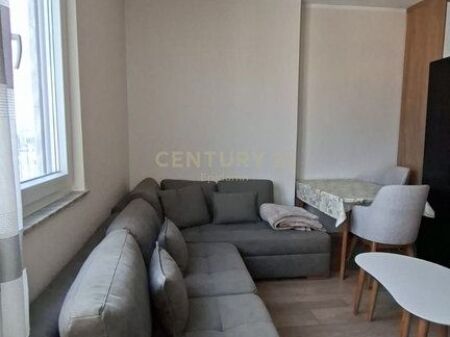 Apartament 1+1 me qera tek Poliklinika