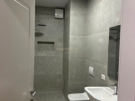 Appartamento /Ufficio 2+1 in affitto Nuovo Boulevard, Complesso Ndregjoni