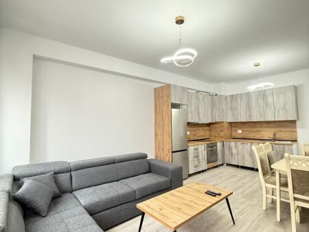 🏡 **JEPET ME QIRA | 1+1 ME VERANDË & PARKIM – URBAN GATE, ASTIR 📍**