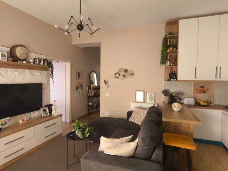 Shitet apartament, Mangalem 2+1+2+ parkim