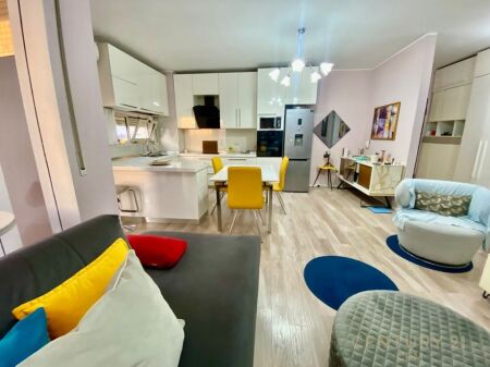Appartamento 2+1+2+Verande in vendita a Komuna E Parisit