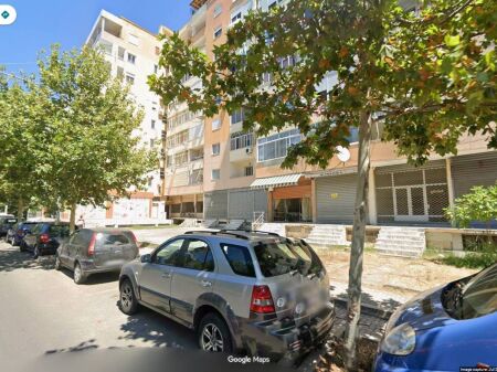 SHITET DYQAN NË RRUGËN PAVARËSIA, DURRËS – me dokumentacion të rregullt