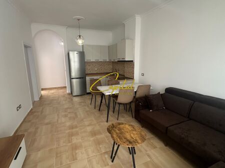APARTAMENT ME QIRA 3+1 MATERNITETI I RI 70.000 LEKE