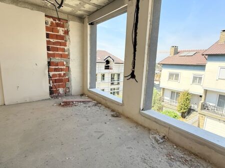 🏡 VILLA SU TRE PIANI IN VENDITA – VICINO A TEG