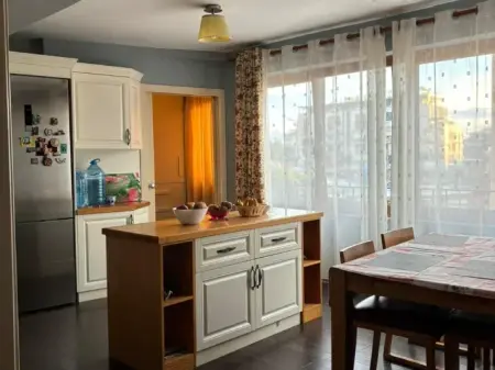 Affitto | Apartament 3 + 1 | Sheshi Skendebej | 900 €/mese