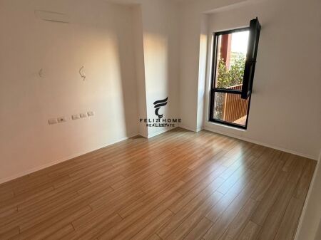 OFFICE FOR RENT 115 M2 KAVAJES STREET 120,000 LEKE FH-93199