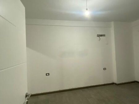 Appartamento / Ufficio 3+1+2 in affitto Viale Nuovo, Complesso Ndregjoni