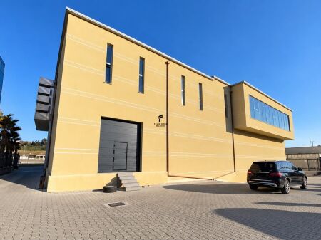 SHITET NDERTESE 3000 M2 AUTOSTRADE TIRANE-DURRES 2.500.000 EURO FH-93238
