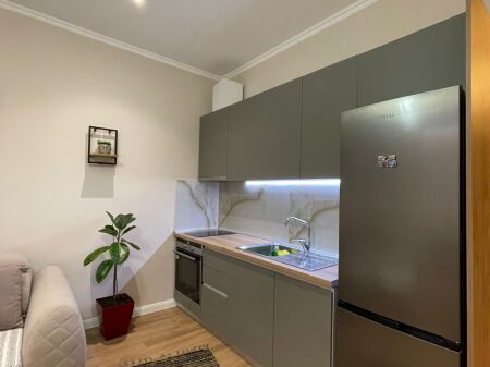 JEPET ME QERA APARTAMENT 1+1 – PËRBALLË DELIORGJIT