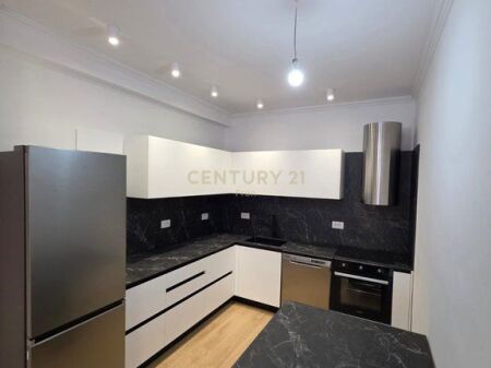 APARTAMENT 1+1 NË SHITJE RRUGA KAVAJES