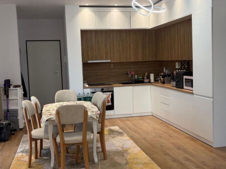 Qera | Apartament 2 + 1+2 | Rruga 5 Maji | 1000 €/muaj
