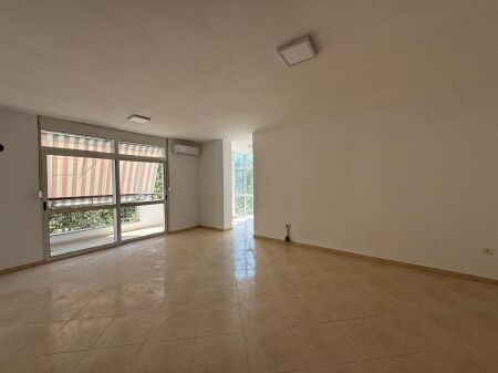 Shitet apartament 2+1+2+Depo tek ish Ekspozita , Rruga Myslym Shyri .