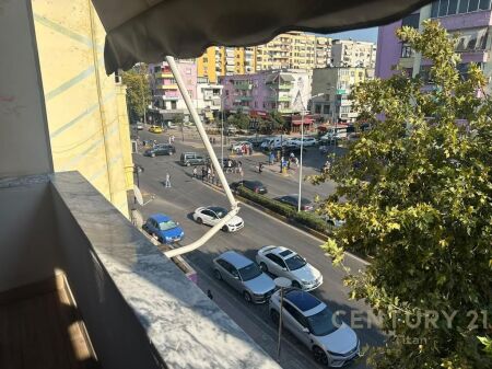 Appartamento 2+1+balcone in vendita in 21 Dhjetori