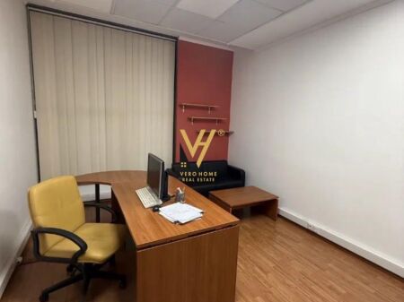 JEPET ZYRE 60 M2 ME QIRA TE RRUGA E ELBASANIT 800 EURO