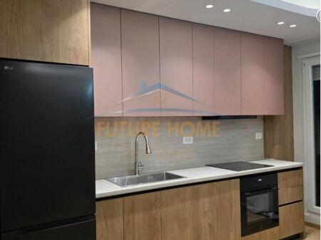 Shitet, Penthouse 2+1+2+Verandë+2 Poste Parkimi, Bulevardi Zhan D'ark, Tiranë