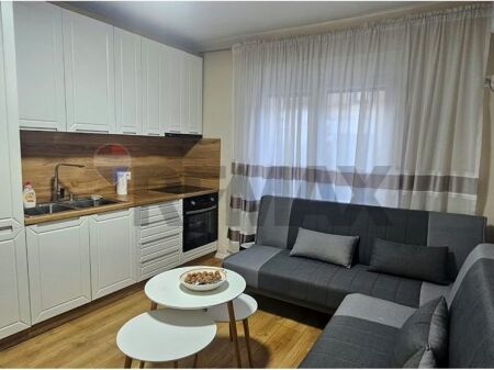 Apartament - Për Qira - Tregu I Medresesë, Tiranë(ID: 530551001-570)