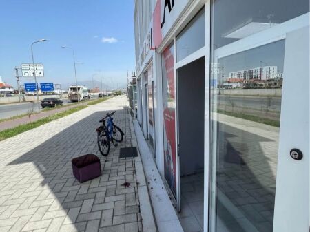 NEGOZIO IN AFFITTO 27m² - TEODOR KEKO, VICINO A PIAZZA SHQIPONJA