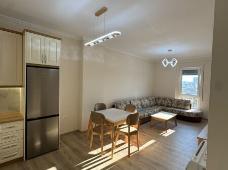 Apartament me qira 1+1 në 5 Maj