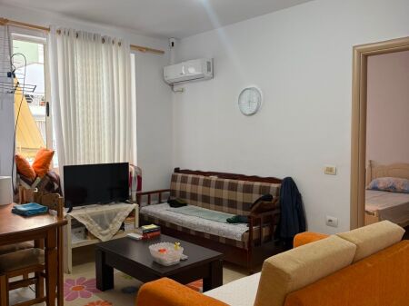 Shitet apartament 1+1 tek Ali Demi!