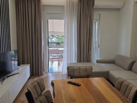 Jepet apartament 1+1+Post Parkimi me qira ne Sarande , Rruga Butrinti , 30 metra nga deti .