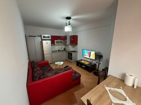 🏠 Jepet me qira apartament 1+1📍 Komuna e Parisit, përballë kompleksit Kika 2