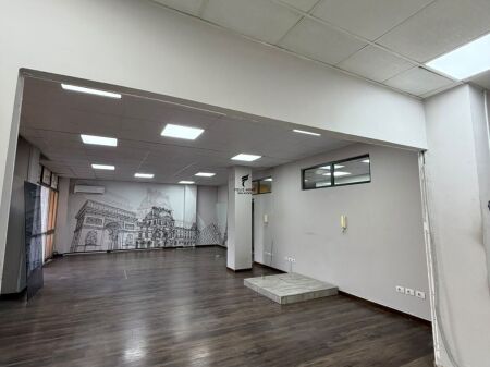 ZYRE ME QERA 220 M2 BULEVARDI ZOGU 1 200.000 LEKE FH-93297