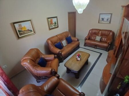 Jepet me qera apartamenti  1+1 + kend gatimi