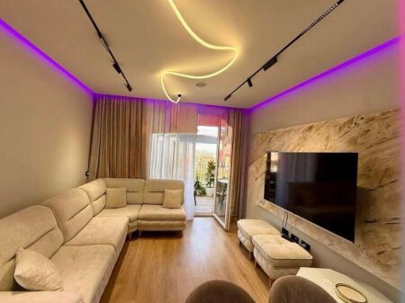 Laprakë, jepet me qira apartament 2+1!