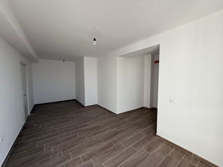 jepet me qera apartament 1+1 tek fundi i 5maj!!