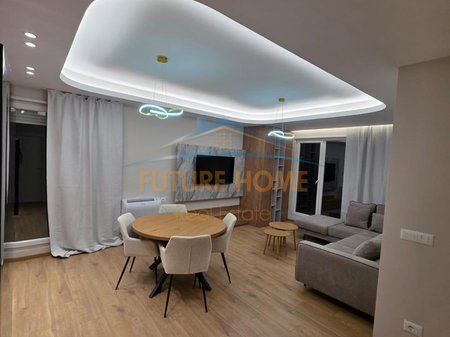 Shitet, Penthouse 2+1+2+Verandë+2 Poste Parkimi, Bulevardi Zhan D'ark, Tiranë