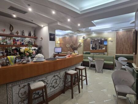 Affittasi Bar-Ristorante in Via Kavaja vicino alla Chiesa Cattolica  ID 5579