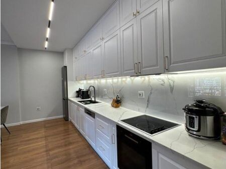 Shitet apartament 2+1+Post Parkimi ne Don Bosko!