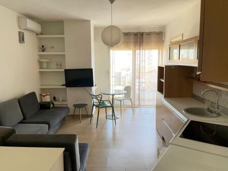 Appartamento 1+1 in affitto a Komuna e Parisit!