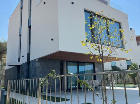 VILLA PREMIUM IN AFFITTO – LAGO ASCIUTTO