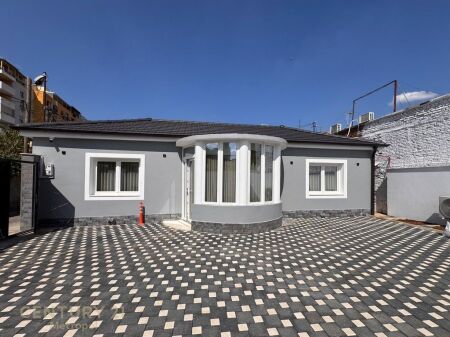 One-story villa with yard for rent in Selvia