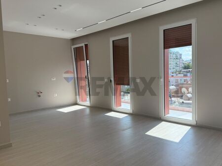 Luxury office for rent in Bllok 101 m2.