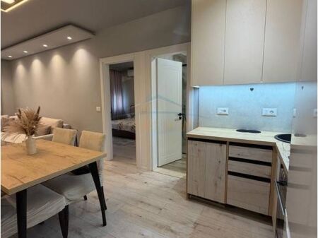 Qera, Apartament 1+1, Komuna e Parisit, Tiranë