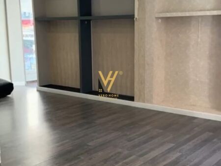 JEPET AMBIENT BIZNESI 105 M2 ME QERA NE BLLOK 2.000 EURO