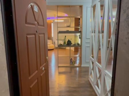 Shitet Apartament 2+1+2 me Verandë - Ngjitur me Deliorgjin, Rr. e Kavajës, Tiranë