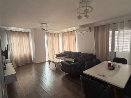 Jepet me qira 2+1+2 Fratari Astir 50.000 leke