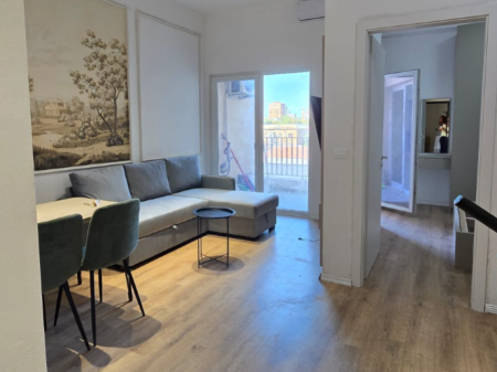 Jepet apartament 1+1 me qira tek Kompleksi Aura , Laprake , Rruga Dritan Hoxha , ish Dogana , Zogu i Zi ! 600 euro !