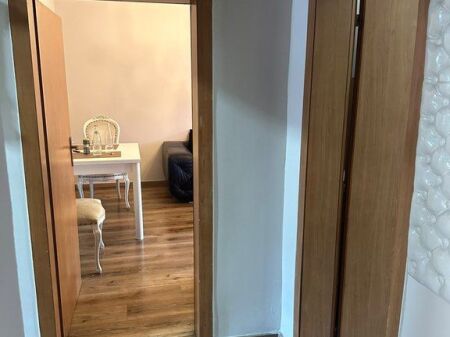 Shitet Apartament 2+1+ballkon te 21 Dhjetori
