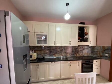 Affitto | Apartament 2 + 1 | Rruga Mine Peza | 700 €/mese