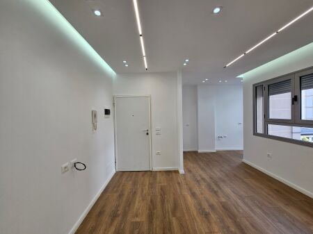 1+1 for sale at 21 Dhjetori,