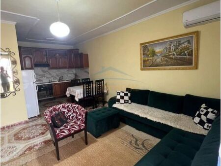 Shitet, Apartament 2+1, Rruga "Kongresi Manastirit", Tirane.