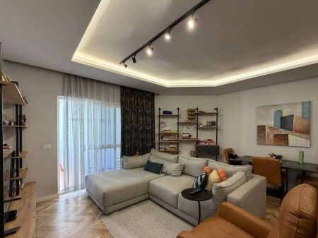 2+1 apartment for sale near Komuna e Parisit