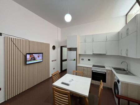Qera | Apartament 1 + 1 | Rruga 5 Maji | 450 €/muaj