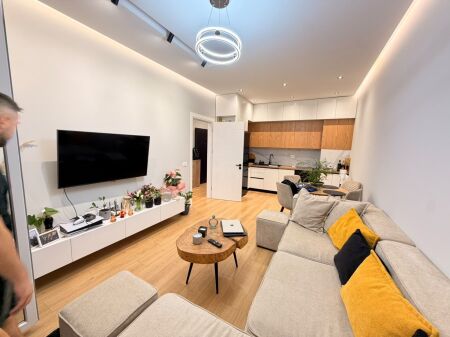 Shitet apartament 1+1 , Selite