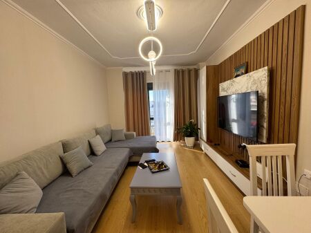 Shitet Apartament 1+1